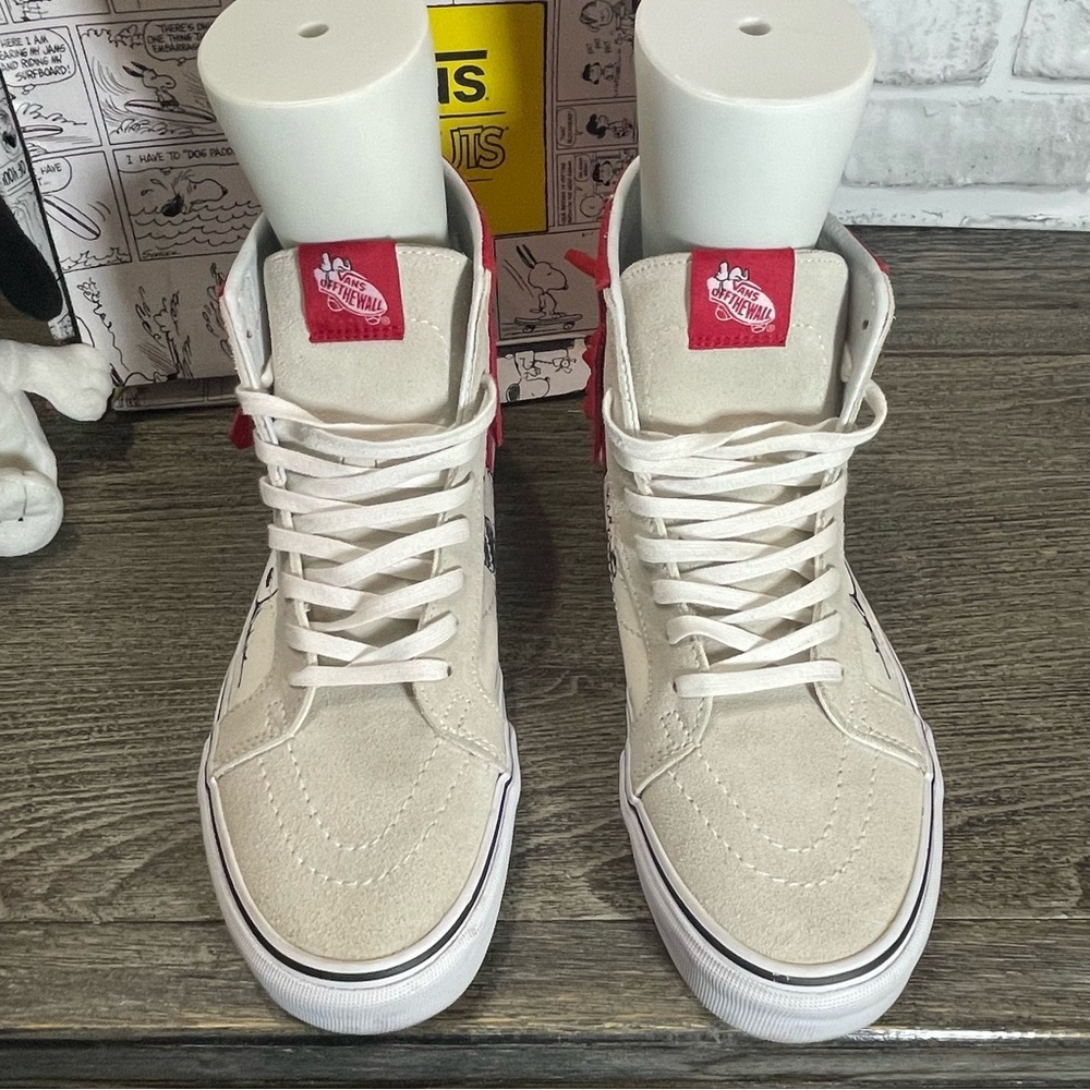 Vans Peanuts SK8-Hi Dog House Unisex (M-8.5) (W10). Preowned. Snoopy. Boxed. - Picture 5 of 12